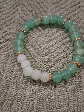 Green and White Beaded Bracelet with Gold Accents Stretch